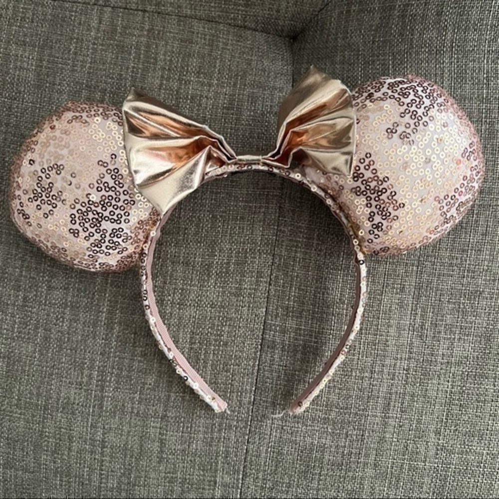 Minie mouse ears